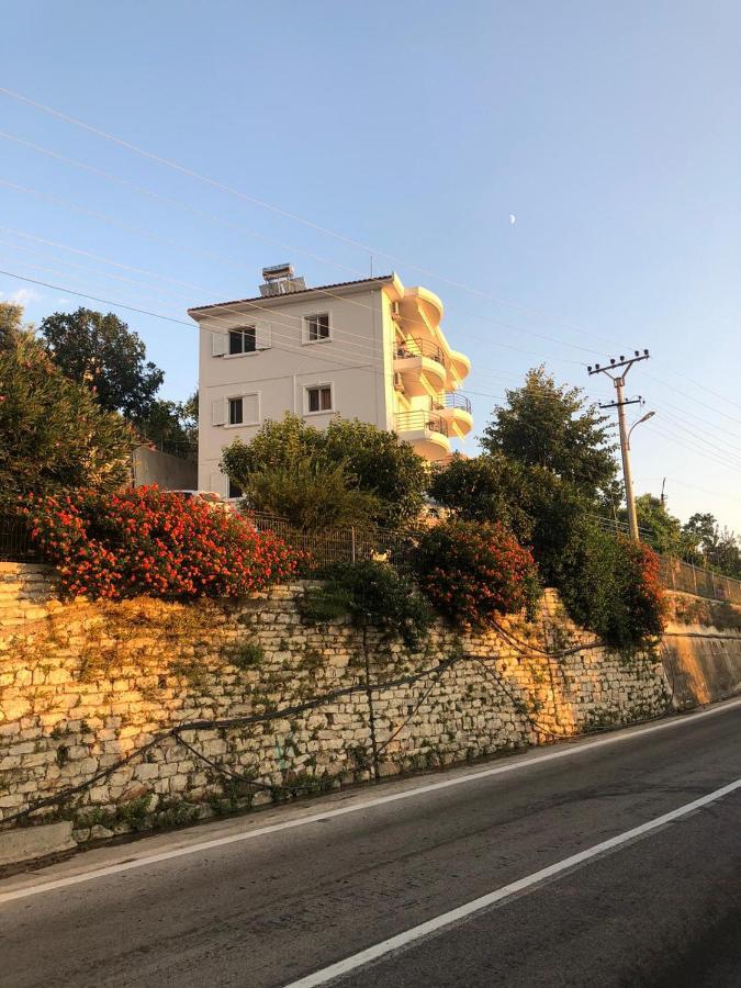 Apartments Vila Emiliano Borsh Bagian luar foto