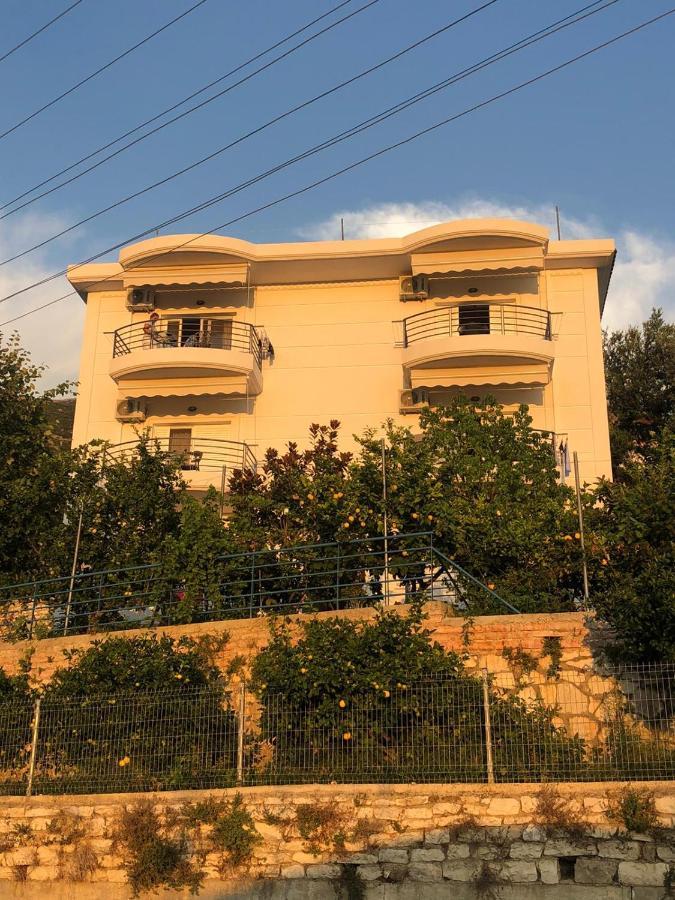 Apartments Vila Emiliano Borsh Bagian luar foto