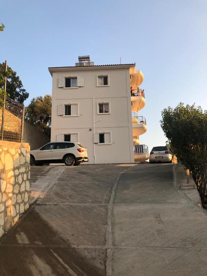 Apartments Vila Emiliano Borsh Bagian luar foto