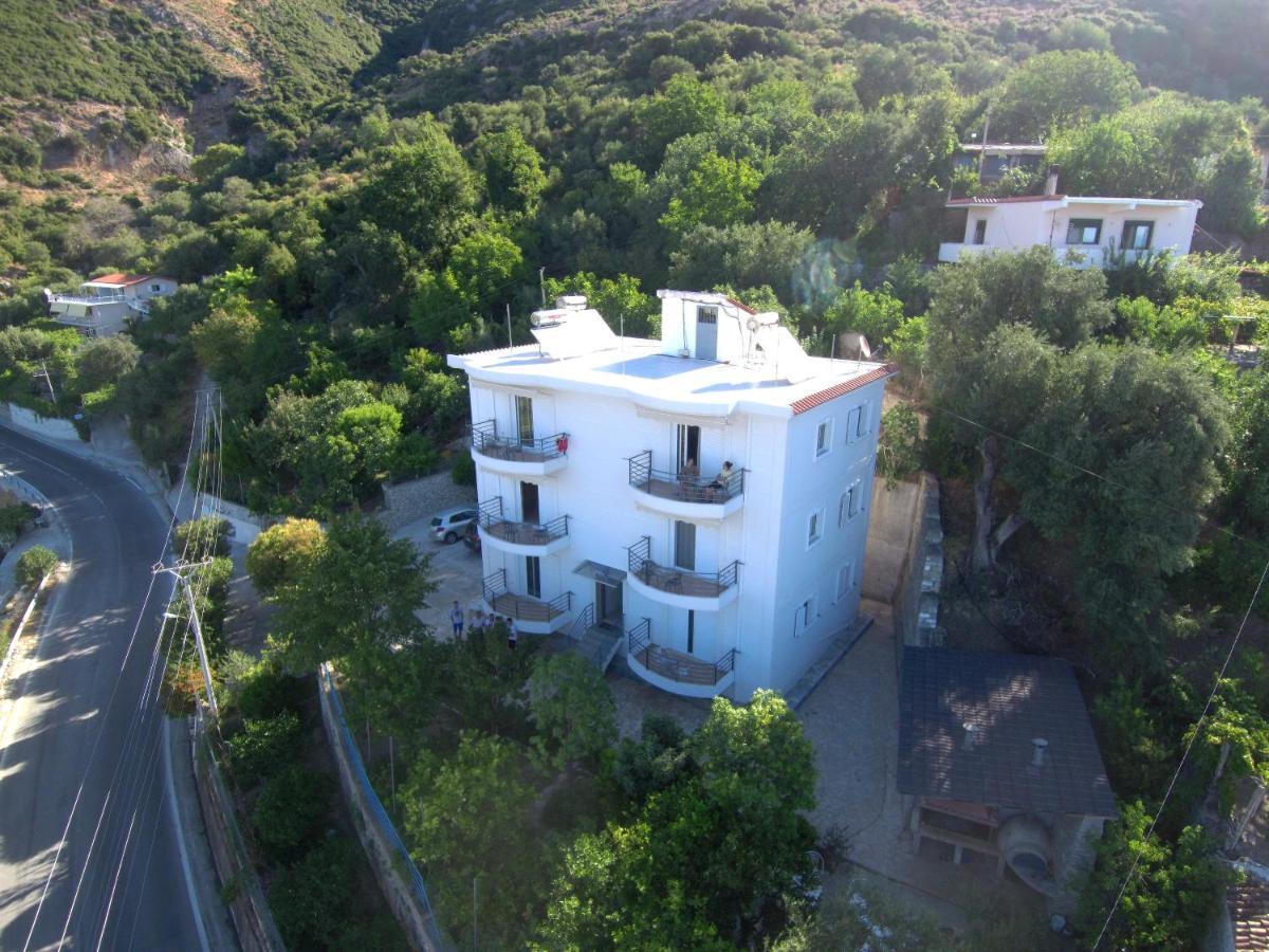 Apartments Vila Emiliano Borsh Bagian luar foto