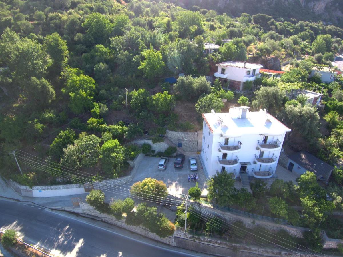 Apartments Vila Emiliano Borsh Bagian luar foto
