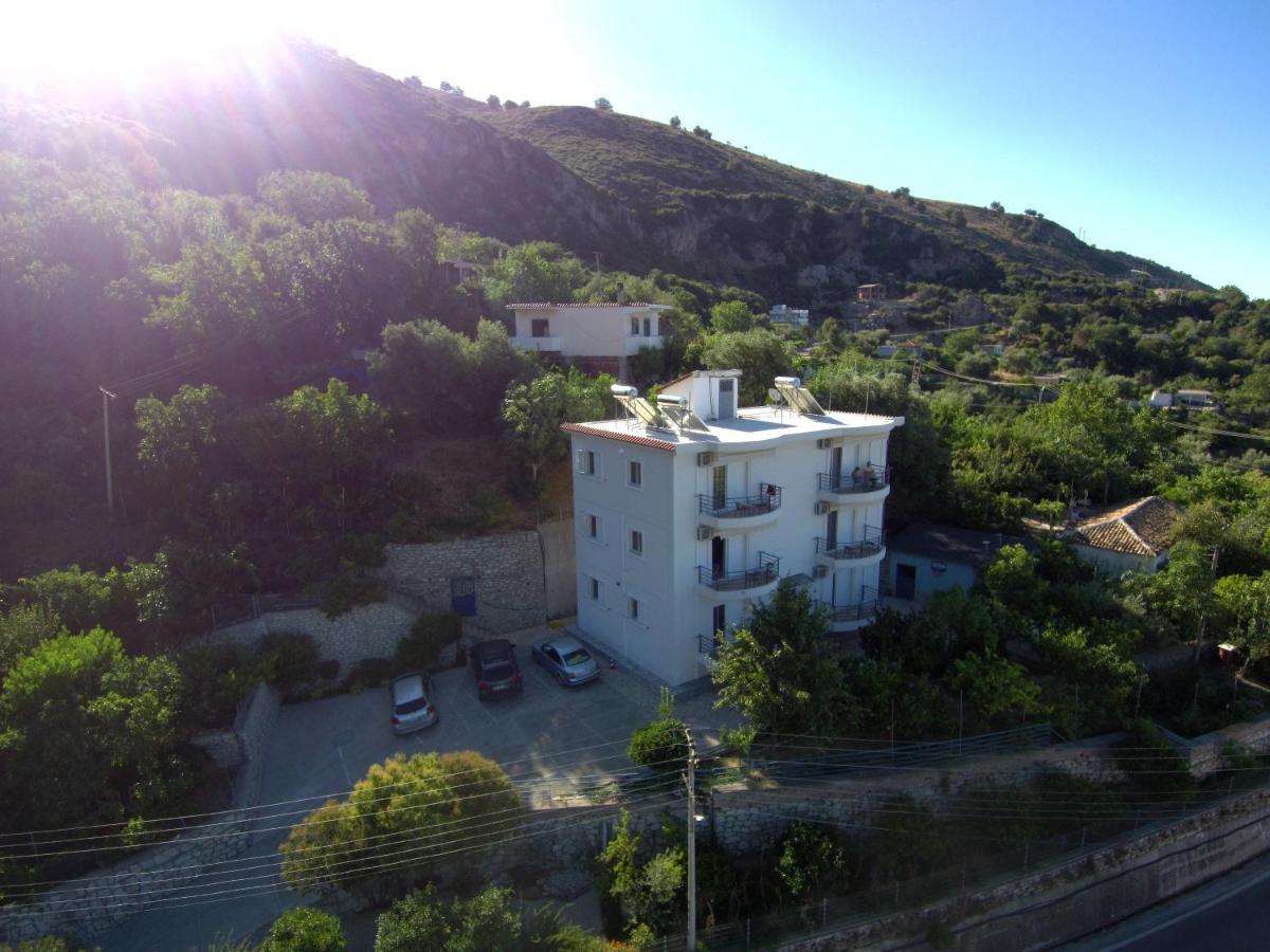 Apartments Vila Emiliano Borsh Bagian luar foto
