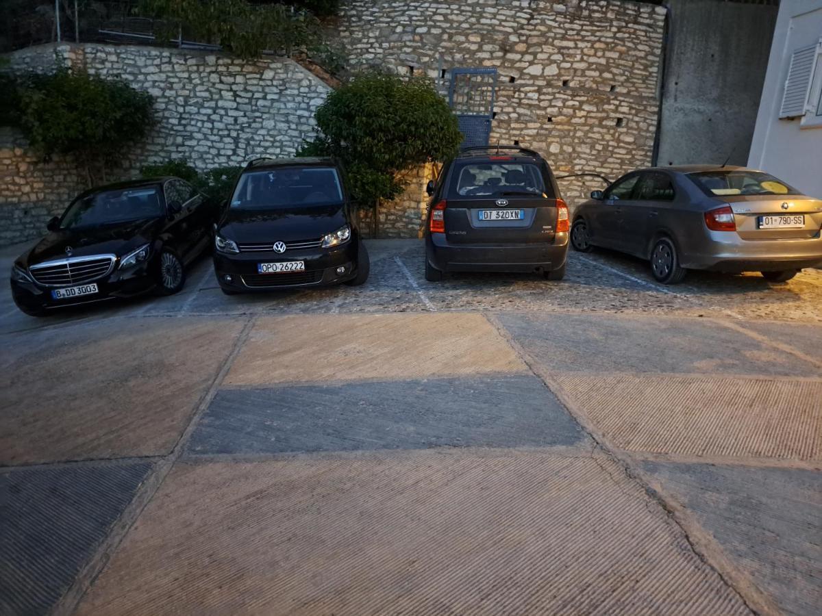 Apartments Vila Emiliano Borsh Bagian luar foto