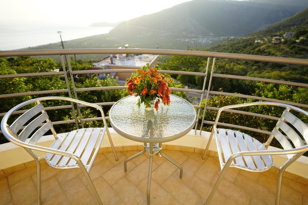 Apartments Vila Emiliano Borsh Bagian luar foto