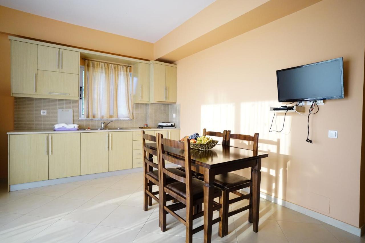 Apartments Vila Emiliano Borsh Bagian luar foto