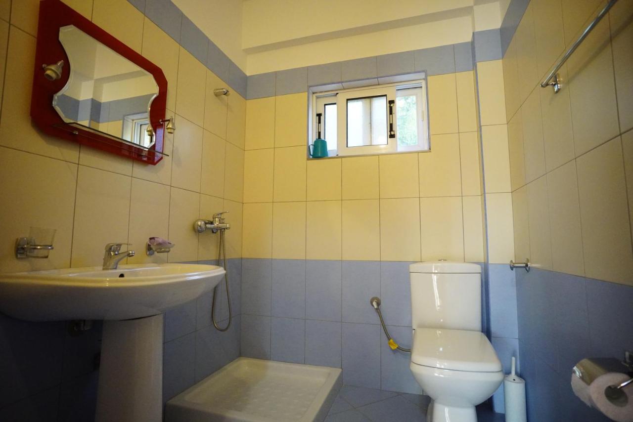 Apartments Vila Emiliano Borsh Bagian luar foto