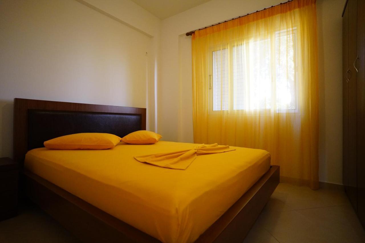 Apartments Vila Emiliano Borsh Bagian luar foto